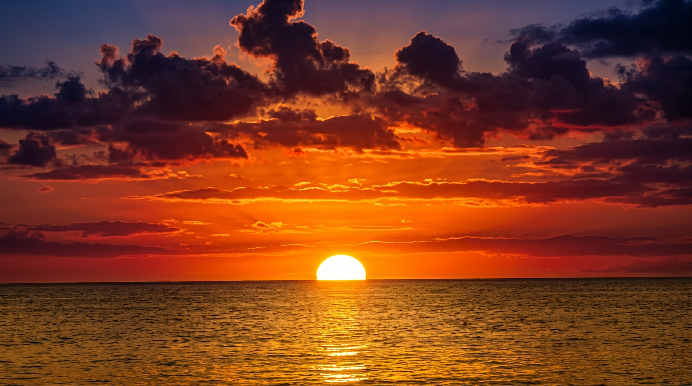 Samoan ocean sunset with the sun on the horizon